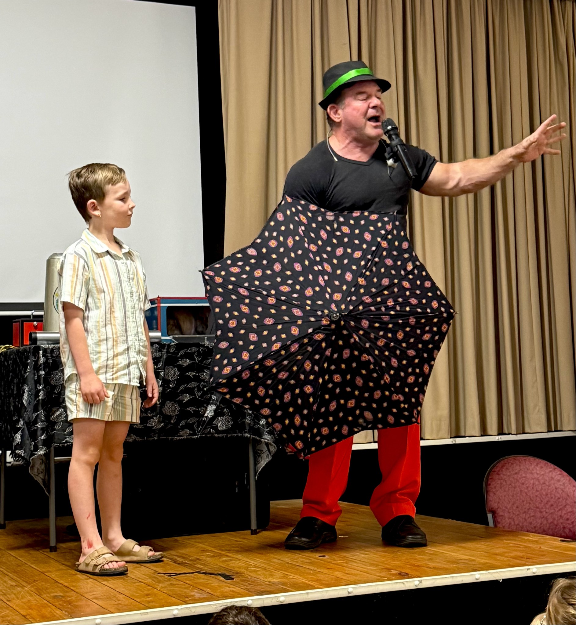 601512934_1412107030925333_8143280993876103745_n Not Mary Poppins! It's Glenn Keeley performing a kids magic show in Wollongong.