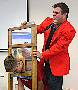 Laughs with a spectator at a club gig. Magical comedian for Wollongong and illawarra