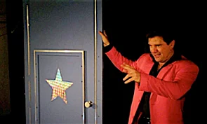 Screen Shot 2015-11-08 at 3.01.15 AM.png Glenn Keeley with his amazing Illusion show
