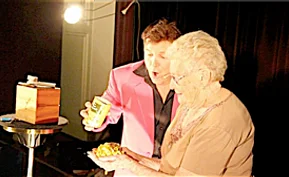 Screen Shot 2015-11-08 at 3.03.14 AM.png Amazing the punters wth his stage show for adult parties